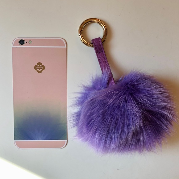 Purple fur keychain - Picture 2 of 3